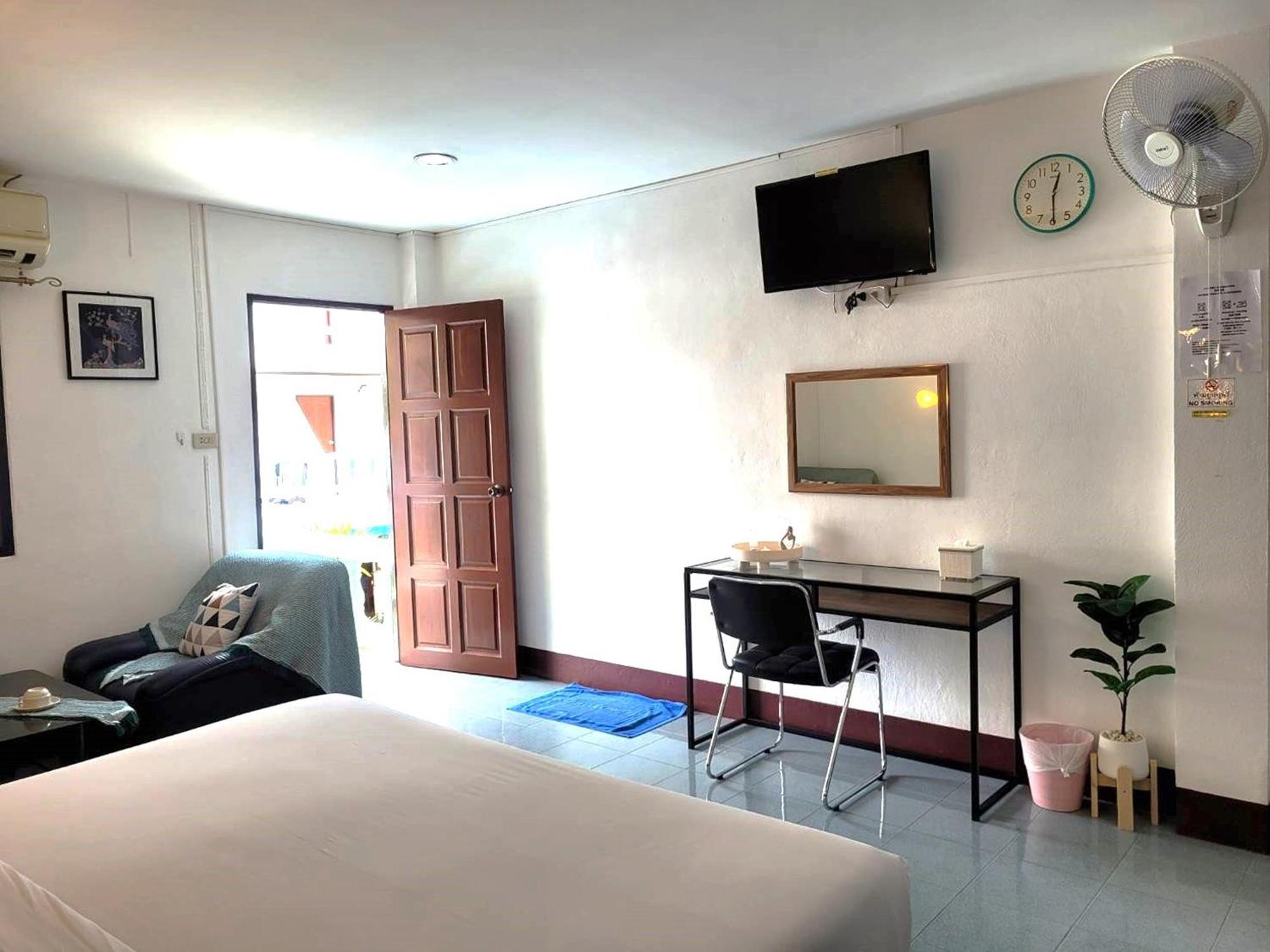 Rabbit Mansion Patong Hotel Экстерьер фото