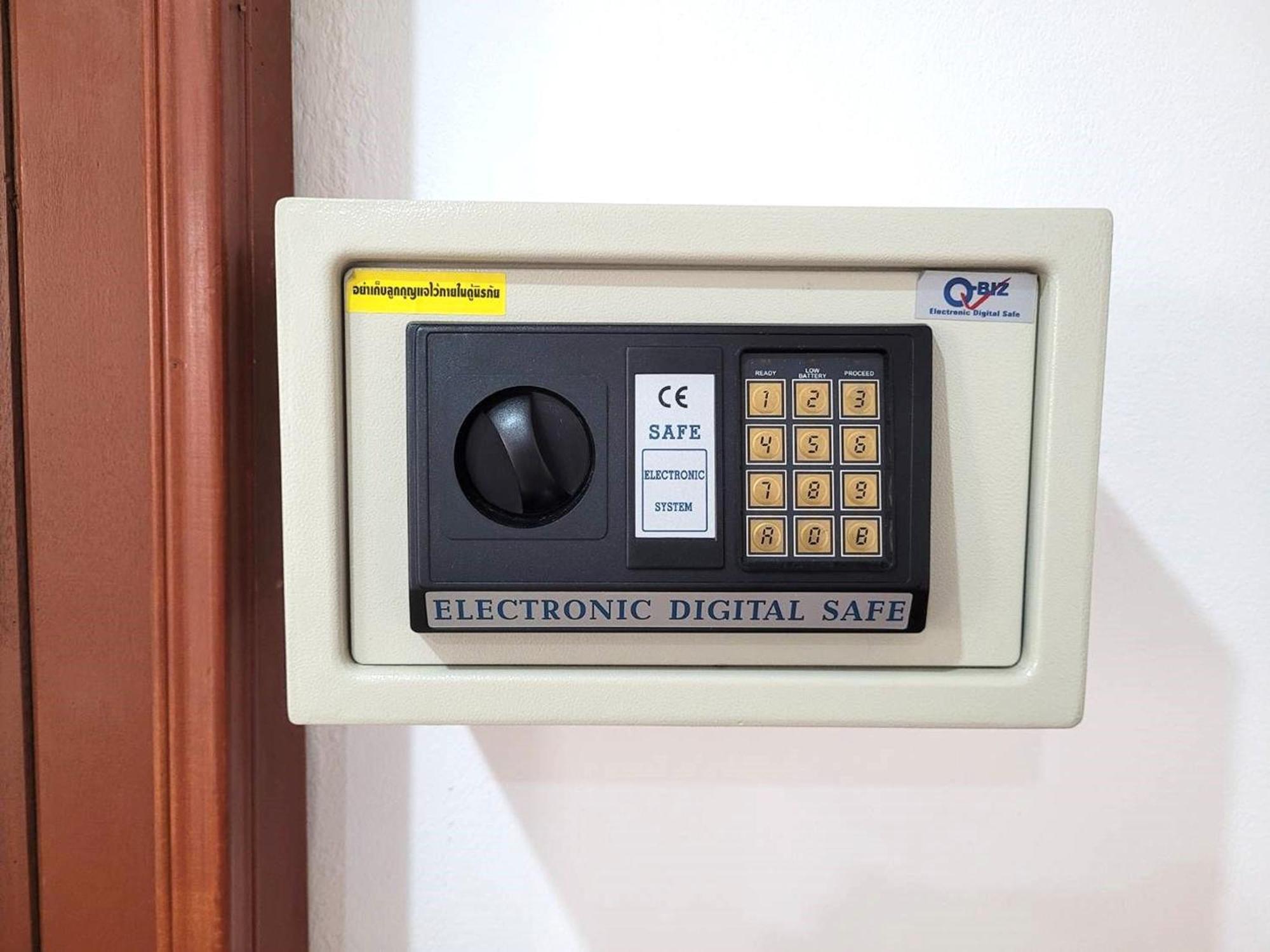 Rabbit Mansion Patong Hotel Экстерьер фото