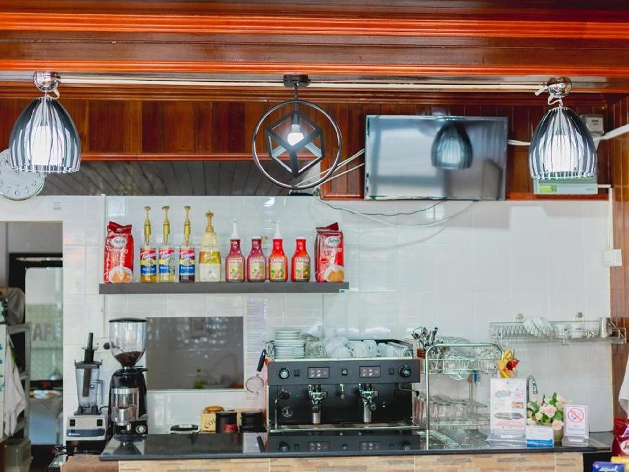 Rabbit Mansion Patong Hotel Экстерьер фото