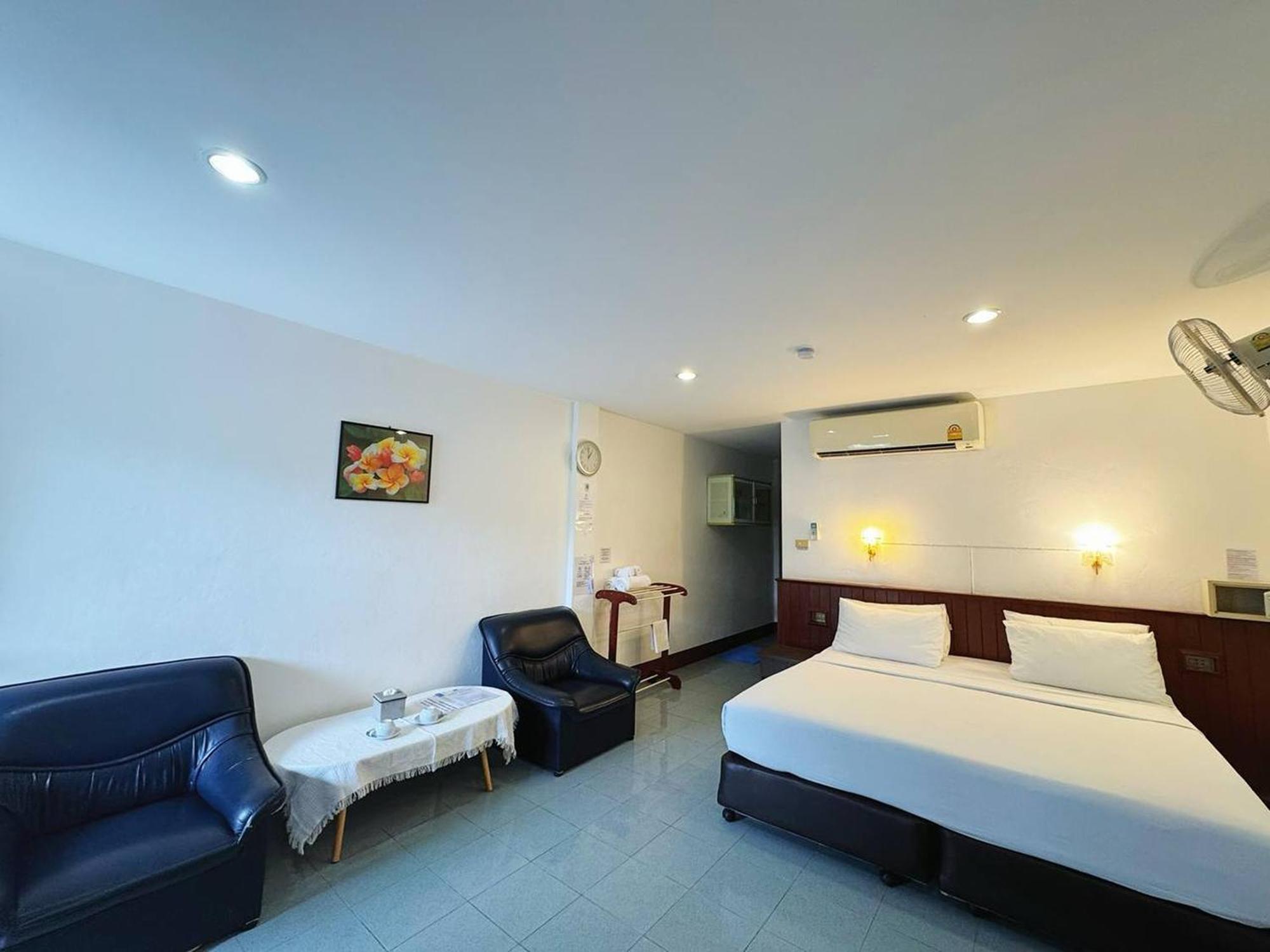 Rabbit Mansion Patong Hotel Экстерьер фото